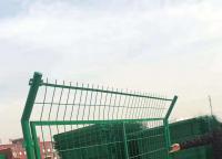 為什么護欄網上面要帶折彎?