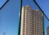 為什么球場圍欄網的橫梁有的是兩根有的是三根或者更多？